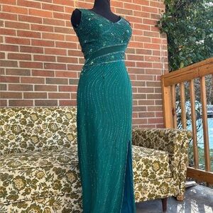 Elegant Green Evening Gown